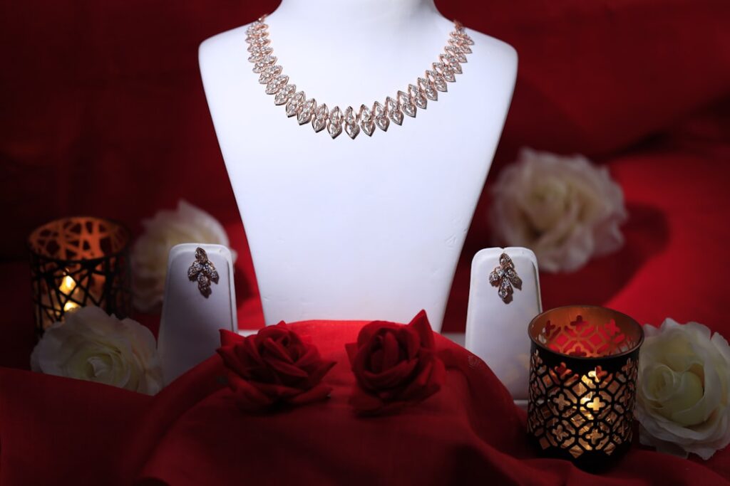 découvrez le collier élisabéthain, un accessoire essentiel pour protéger votre animal de compagnie en période de convalescence. apprenez comment il fonctionne, ses avantages et comment bien le choisir pour assurer le confort et la sécurité de votre fidèle compagnon.