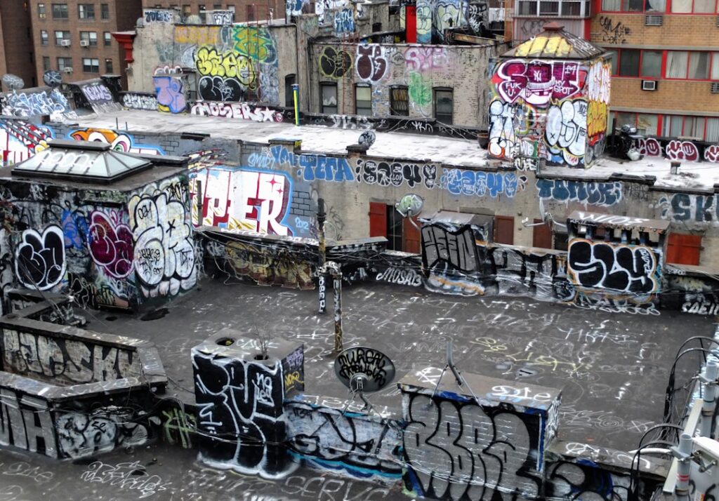 découvrez la sociologie urbaine : analyse des dynamiques sociales, de l'organisation des villes, et des enjeux liés à la vie urbaine contemporaine.