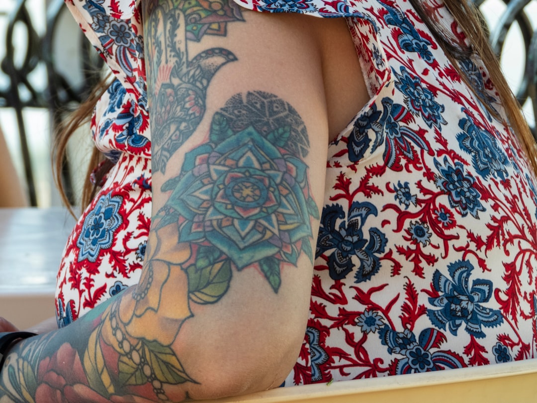 découvrez tout ce qu'il faut savoir sur le tattoo canin : significations, précautions, réglementation et conseils pour les propriétaires de chiens en france.