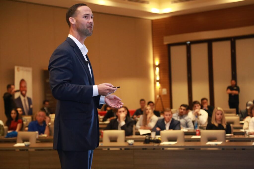 découvrez ce qu'est un sales funnel (entonnoir de vente), son importance pour booster vos ventes, les étapes clés et des conseils pratiques pour optimiser votre conversion clients.