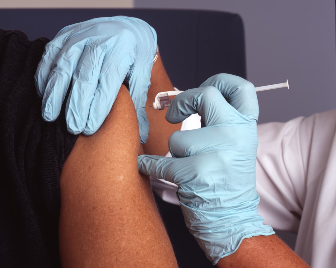 découvrez l'importance de la vaccination contre la rage pour protéger votre animal et prévenir cette maladie dangereuse. informations sur les vaccins, calendrier et conseils vétérinaires.