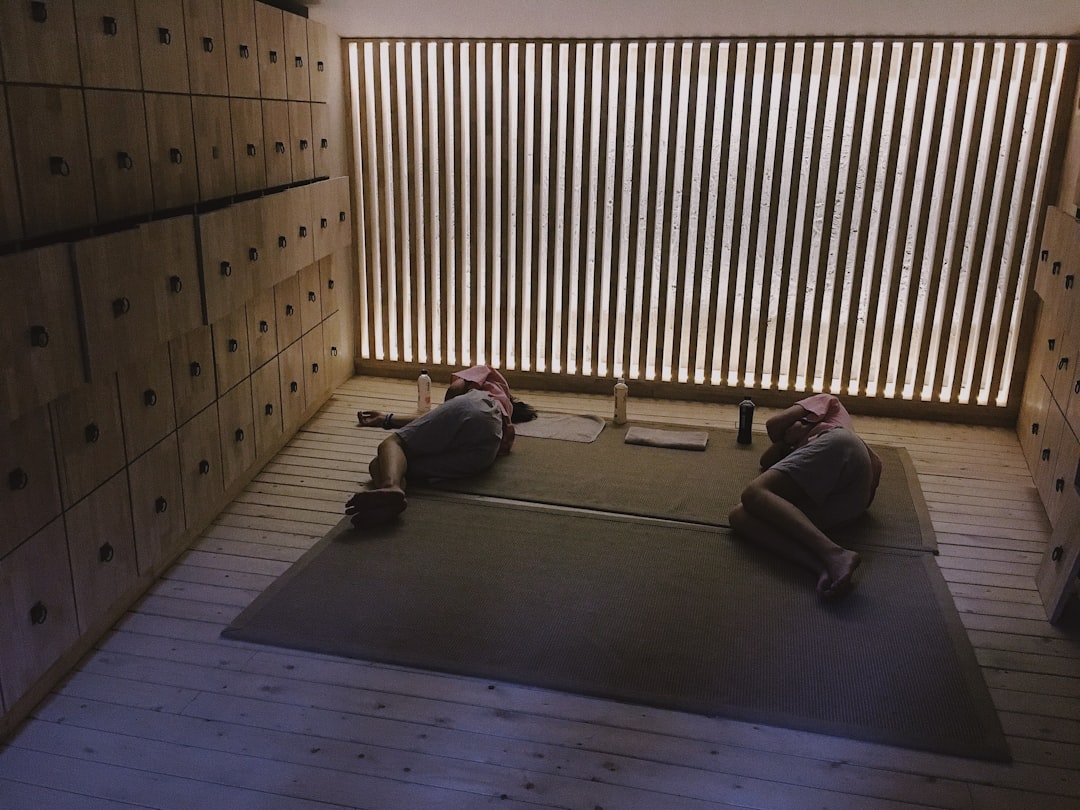 enclos intérieur pour chien : espace sécurisé et confortable pour que votre chien puisse jouer et se reposer à l'intérieur de la maison.