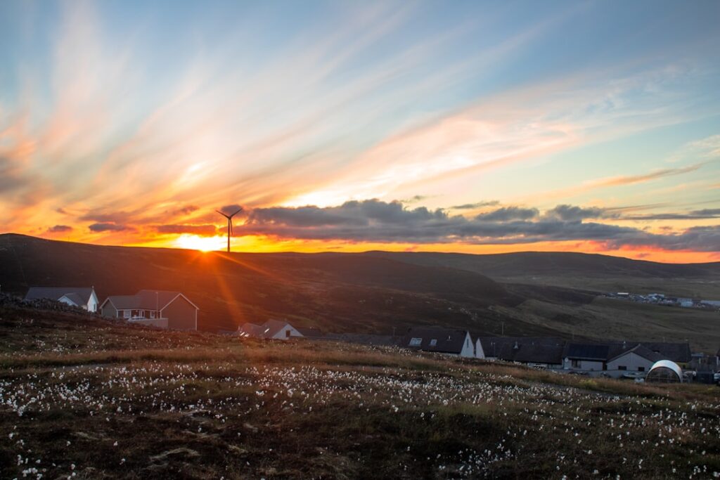découvrez tout sur les shetlands : histoire, culture, paysages et traditions de cet archipel unique au nord de l'écosse.